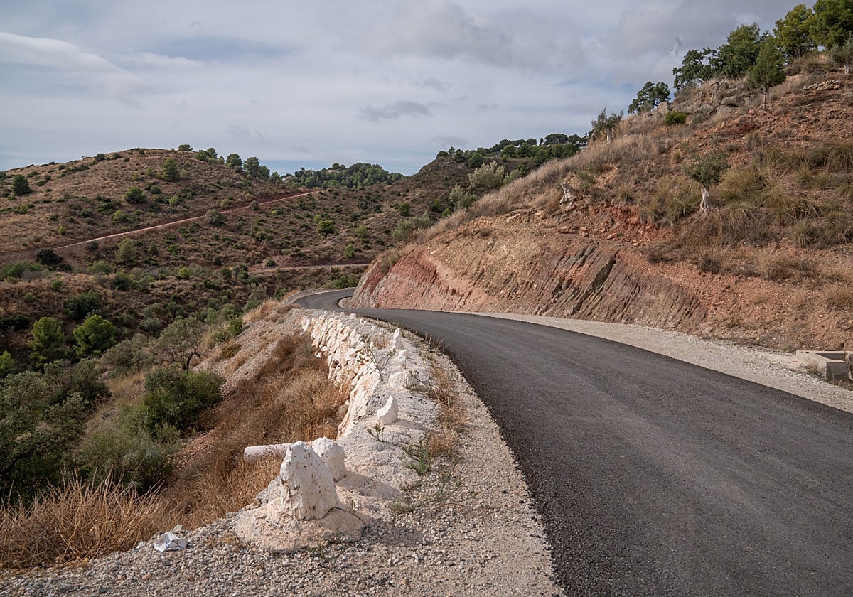 Urbanismo considera infracción «muy grave» el asfaltado ilegal de un camino junto a Pinares